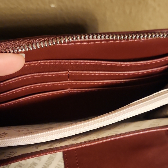 Steve Madden Buttery Soft Burgundy Quilted Wallet - Picture 6 of 12